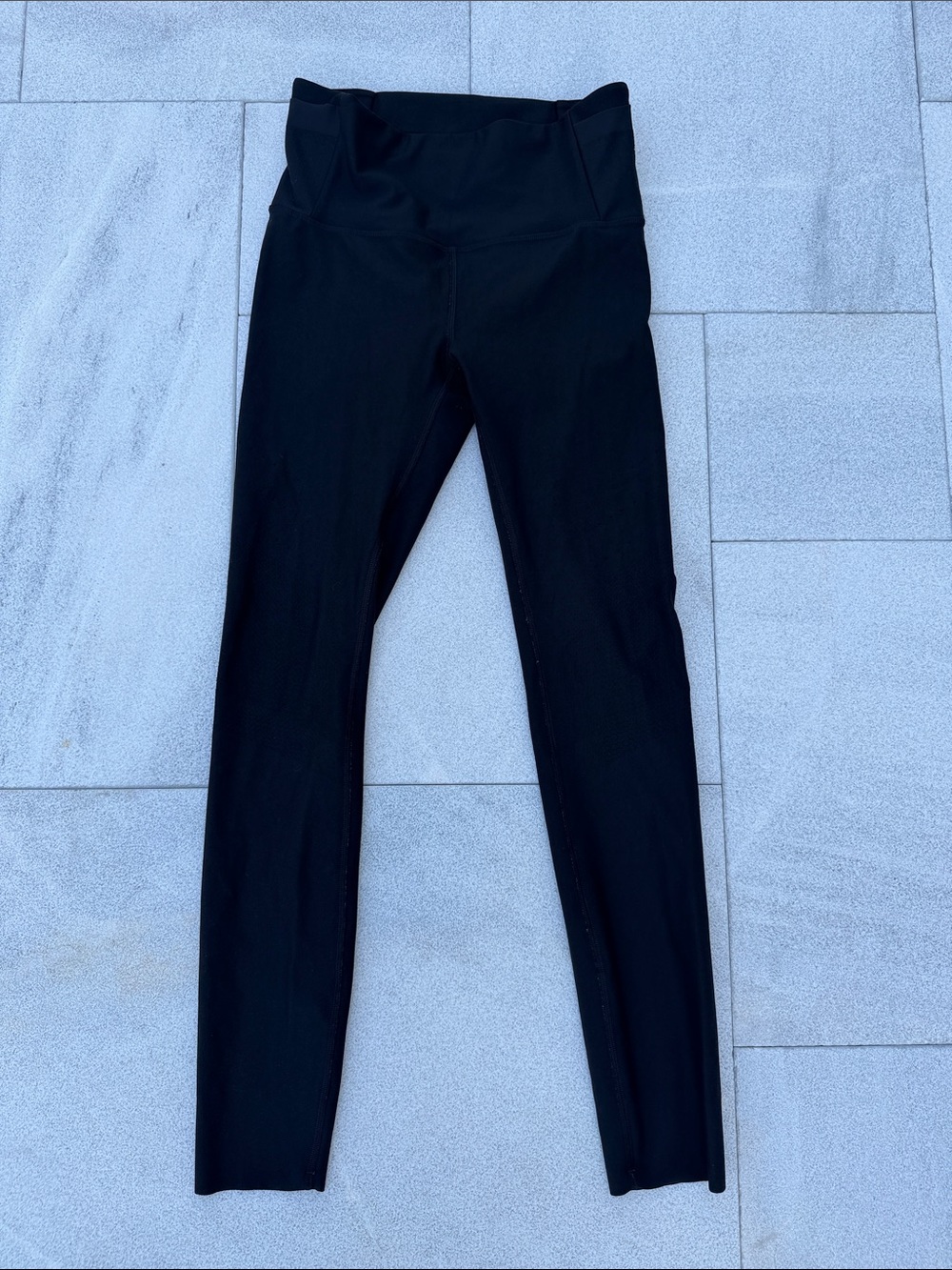 Lululemon Zoned in tight 27” Size 8